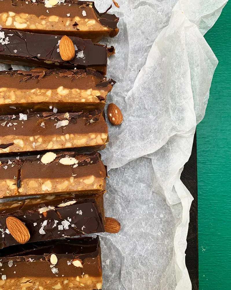 Keto snickers set oppefra beskåret